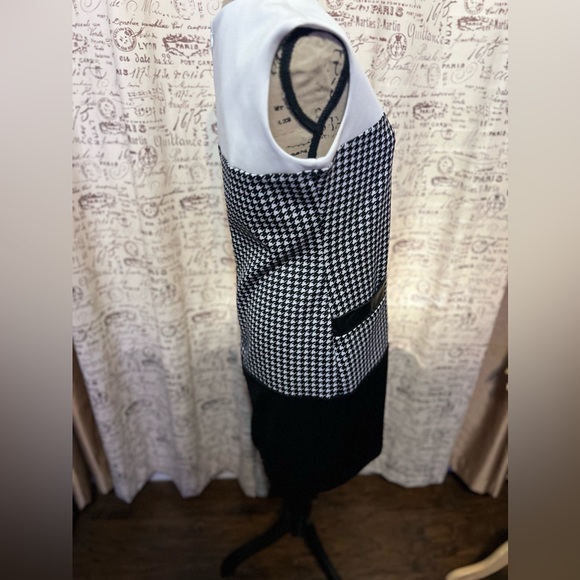 Sandra Darren Knit Houndstooth Split Neck Two Pocket Dress 8 - Picture 5 of 8